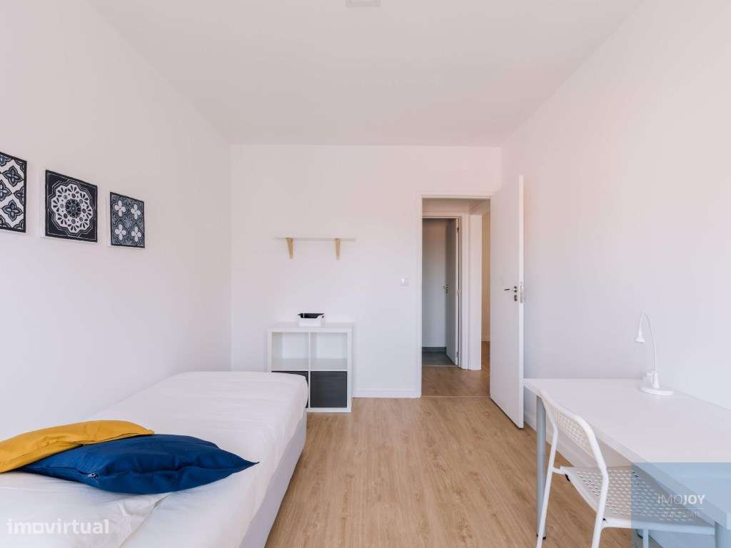 Apartamento T4 com Varanda no Último Piso em Alvalade Junto ao Camp...-11