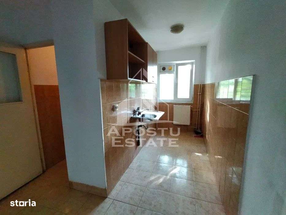 Apartament cu 2 camere, semidecomandat, etajul 2, zona Sagului - Imagine principală: 2/7