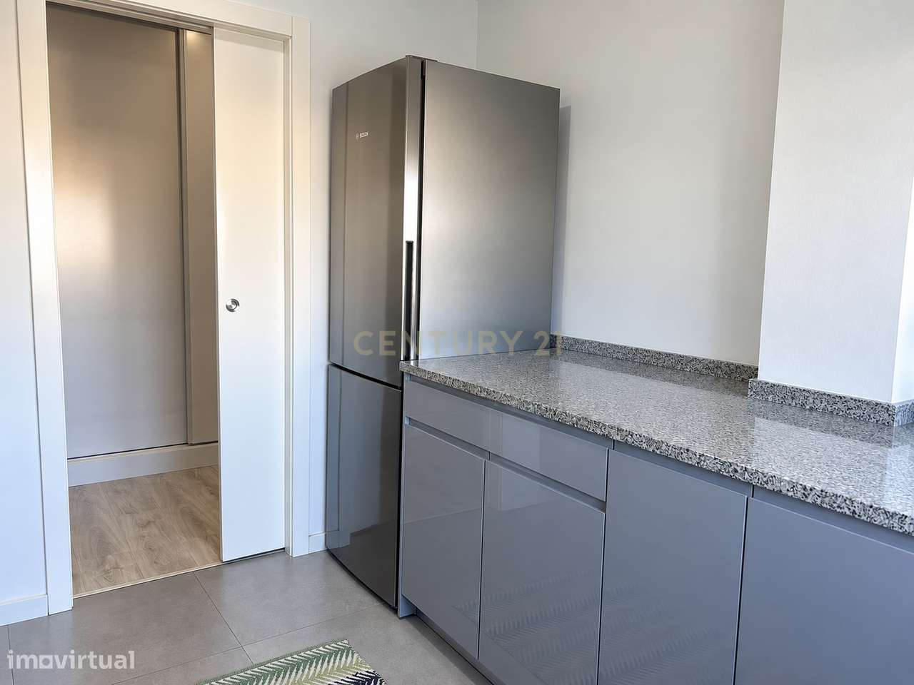 Apartamento T1 Renovado-5