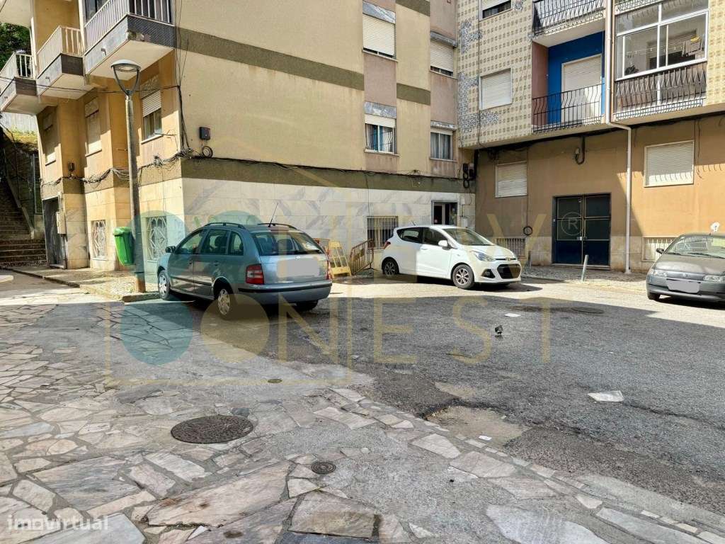 Garagem / Armazém na Camarinha com casa de banho | Setúbal-11