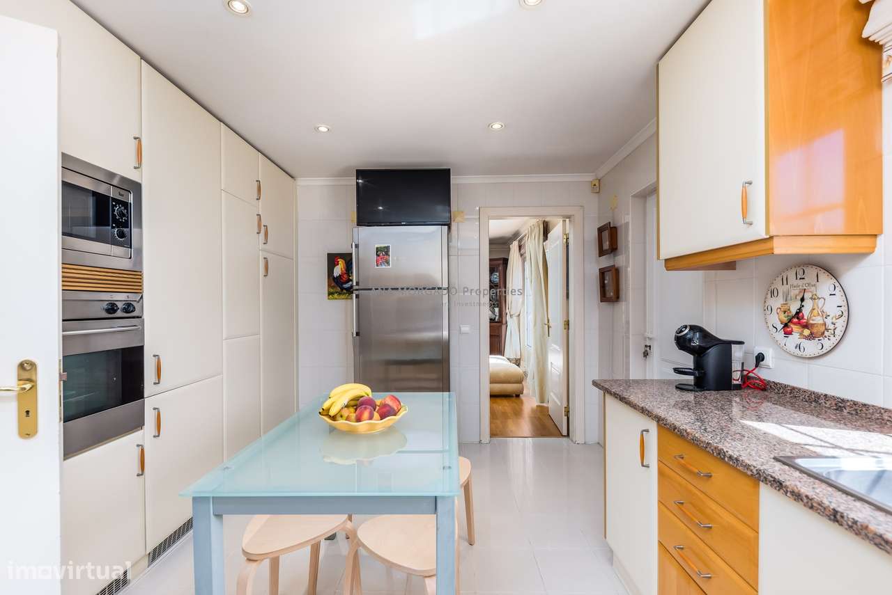 Moradia T4+1 Geminada na Quinta da Beloura — Luminosidade, Conforto e-16