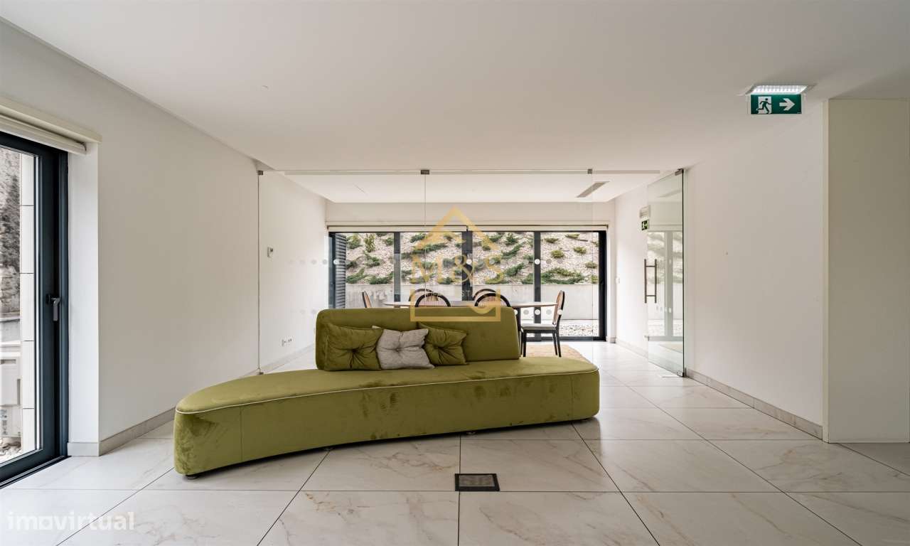 Apartamento T1 , Vistas Rio , Cond.Fechado, varanda, garagem,Antas-25