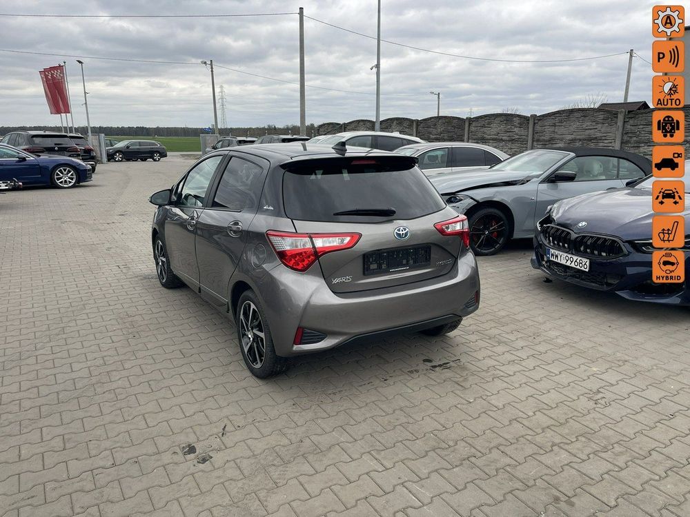 Toyota Yaris III Hybrid 100 Selection Passion 2020