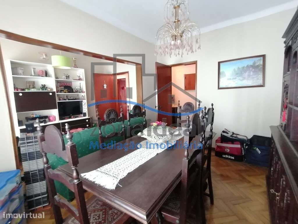 Moradia com dois pisos e logradouro, localizada em Alenquer-6