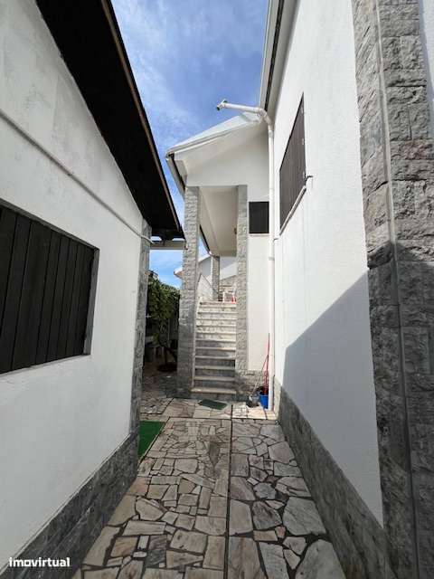 Moradia c/ Garagem, 692m2 de terreno, na Aroeira!-10