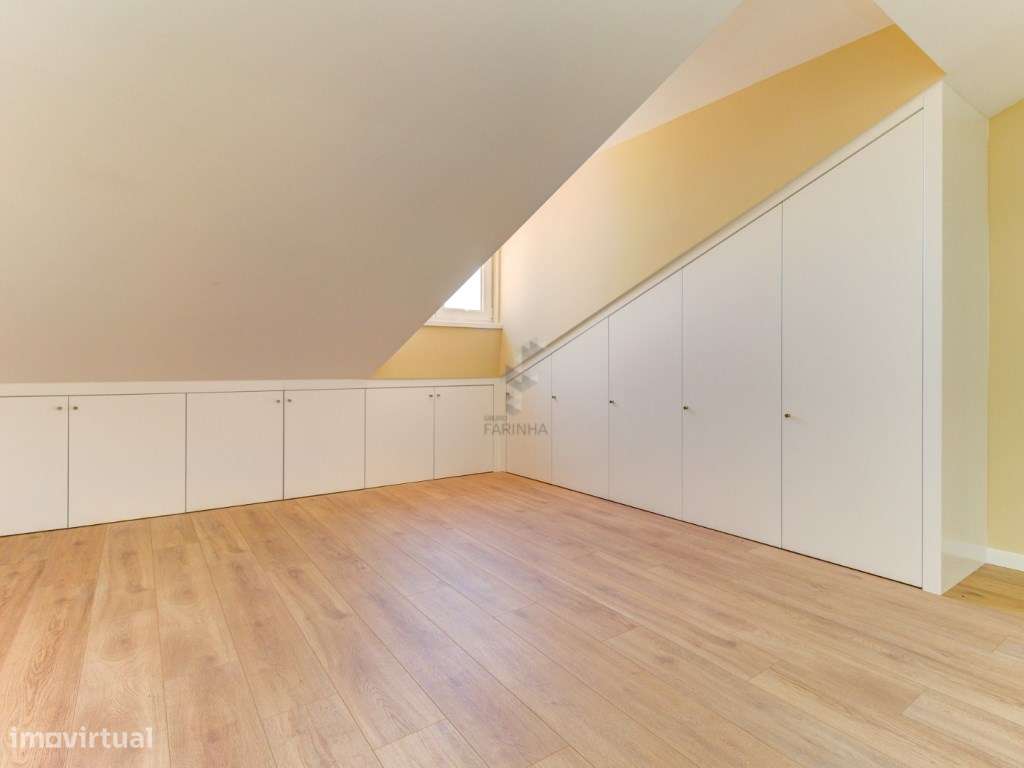 Apartamento T2 + 1 Duplex RENOVADO em Massamá - Grande imagem: 5/15