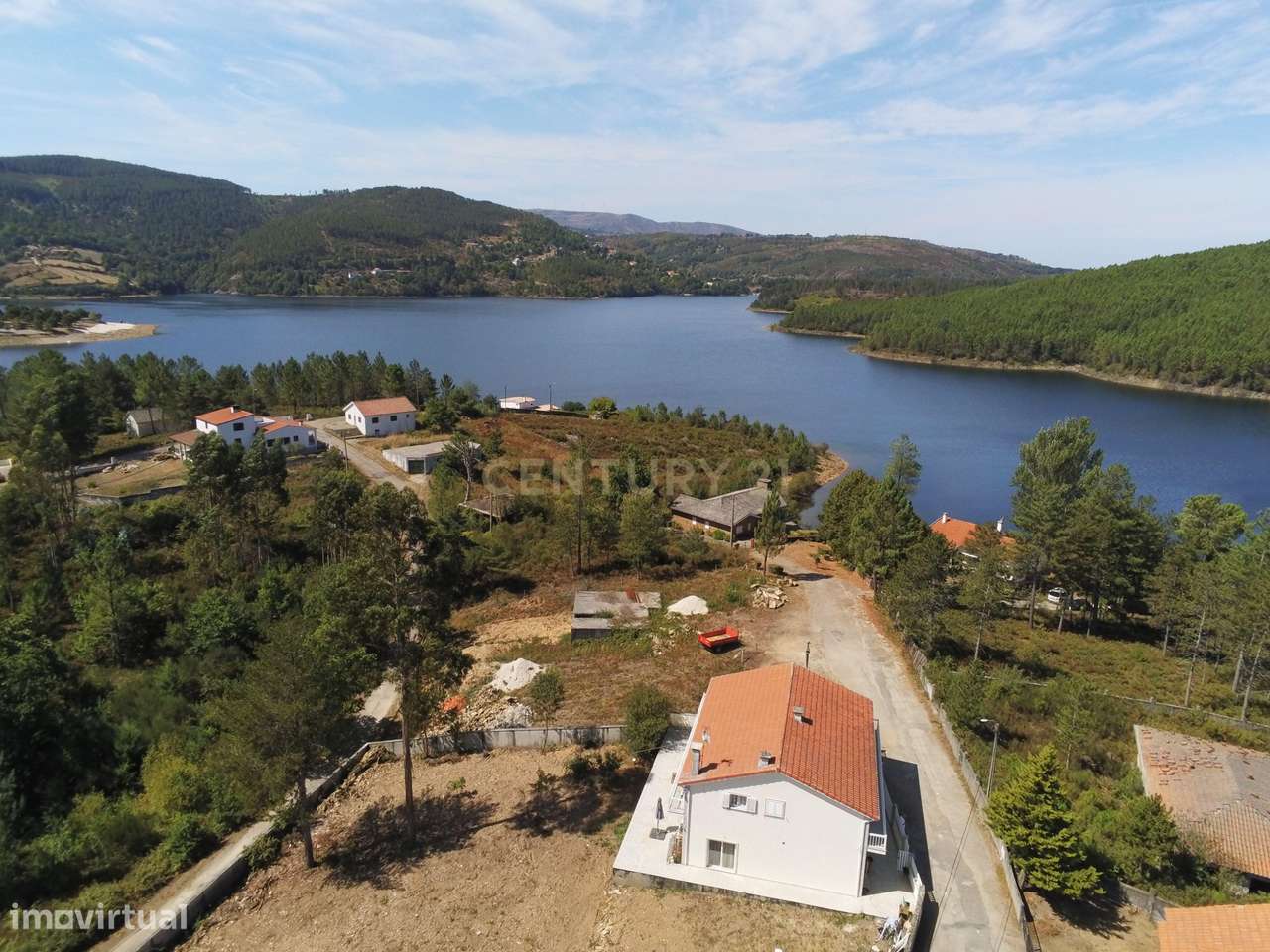 Moradia Exclusiva em "Ilha" Privativa na Albufeira de Venda Nova – Ger-19