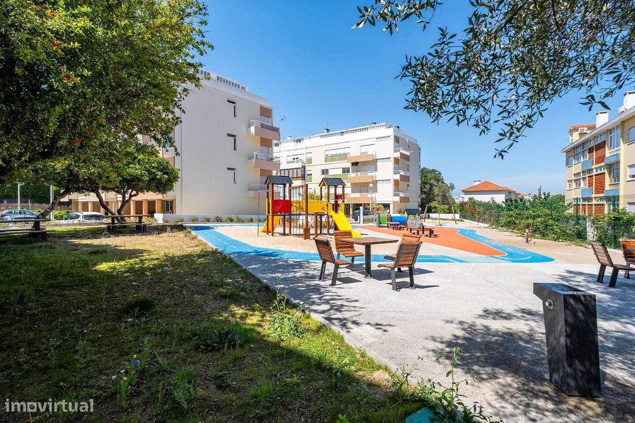 T3 Remodelado com 2 Varandas em Cascais | Pronto a Habitar-23