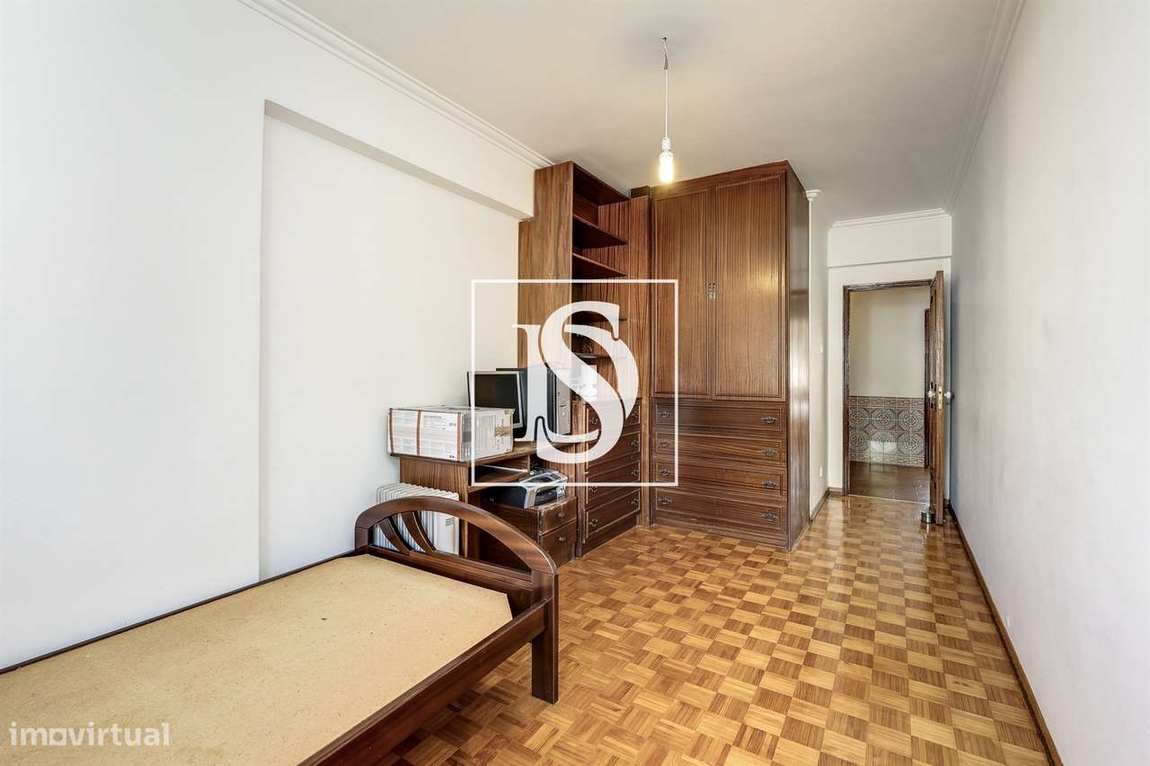 Apartamento T2  com orientação sul, arrecadação e excelente Localizaçã-5
