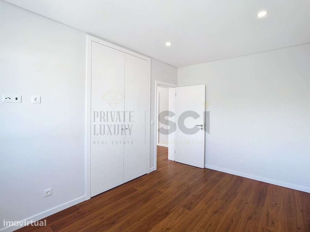 Moradia T4 Térrea Isolada em Azeitão com Piscina e Garagem-17