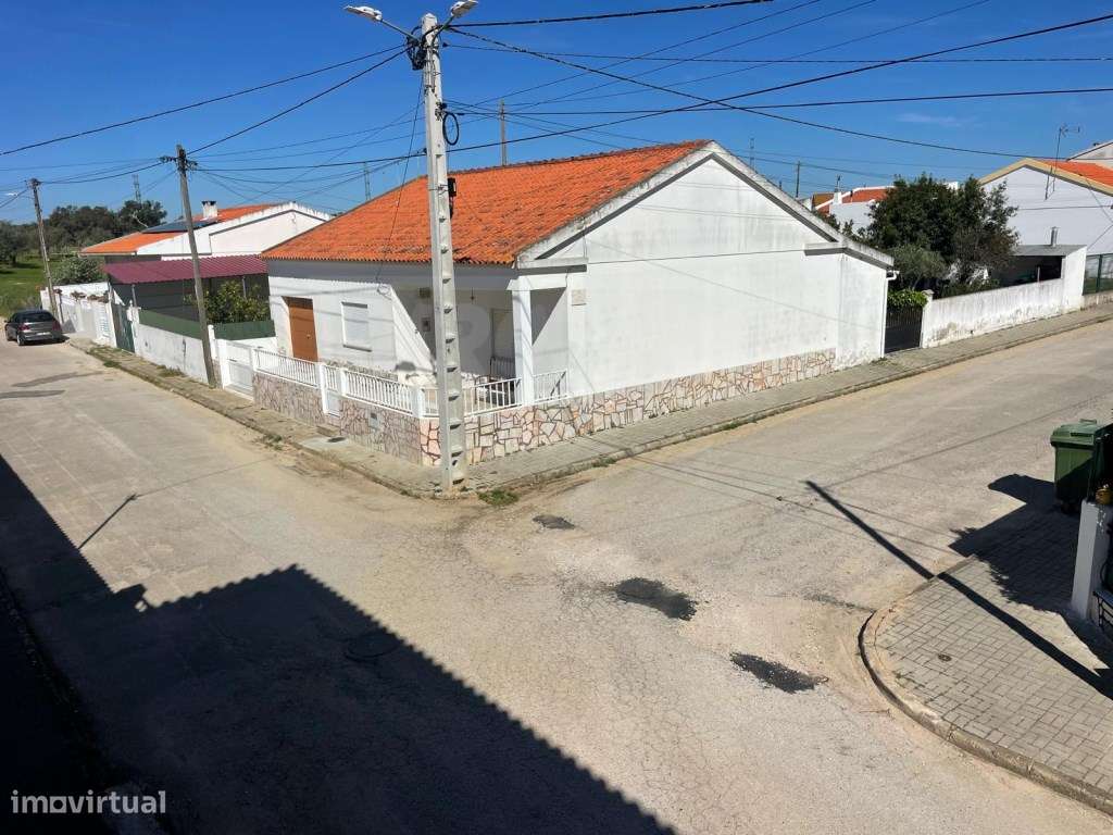 Moradia T4+3 com garagem, terraço e logradouro nas Ermidas-Sado-39