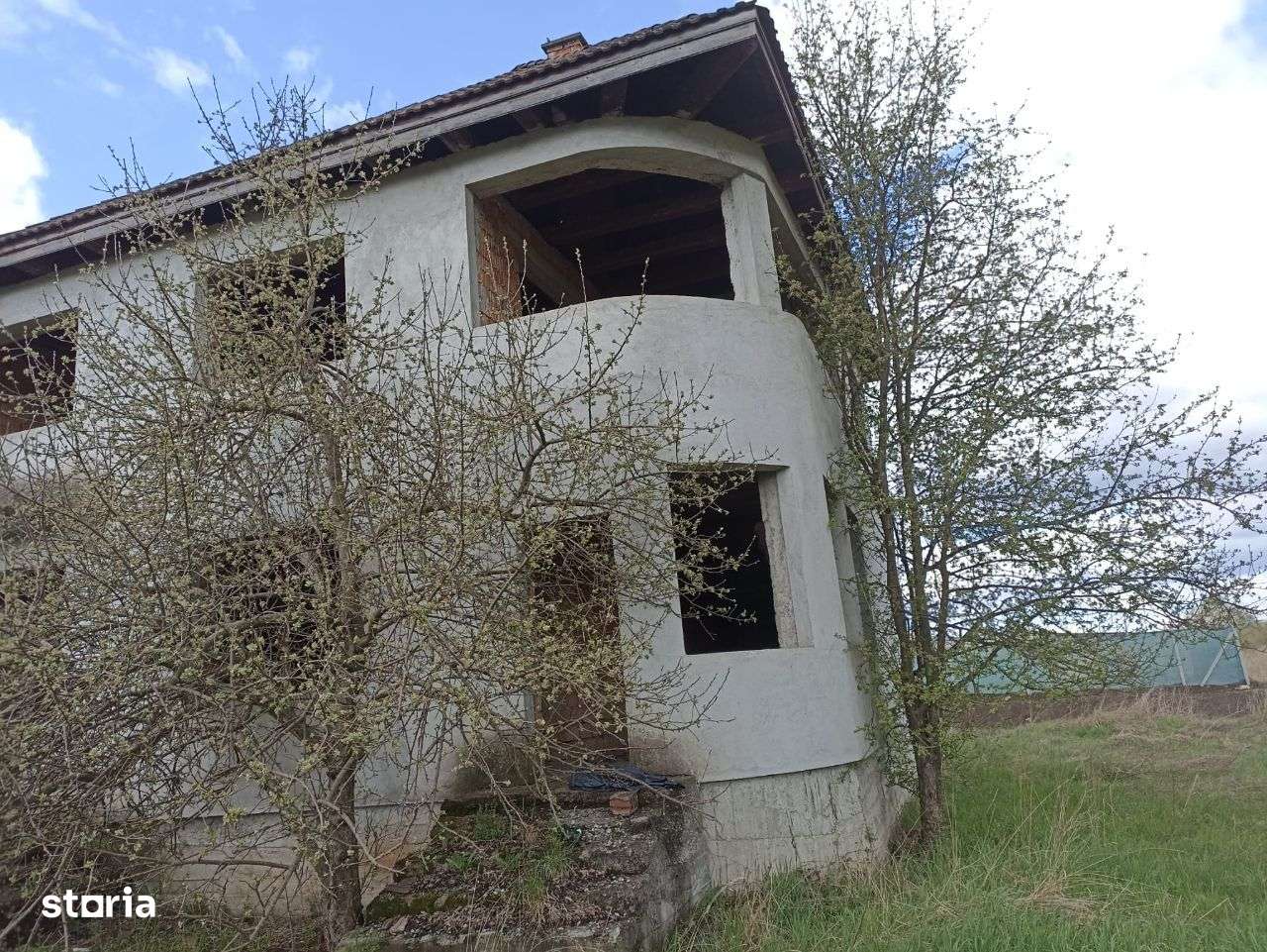 Casa cu etaj,300 mp,teren 4200 mp,perfect drept, Voiniceni - Imagine principală: 3/4