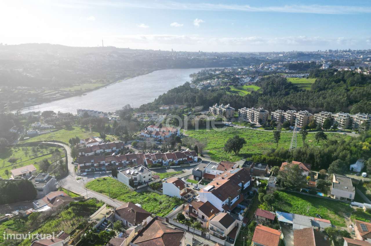 Moradia T4 Piscina e Vista Rio na Encosta do Douro-43