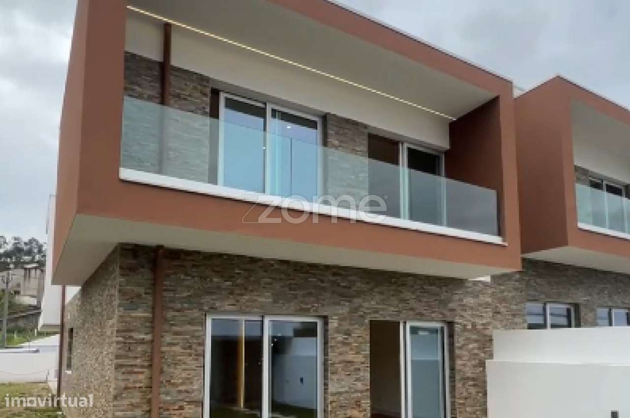 Moradia T3+1 Novas de Arquitetura Moderna na Trofa - Grande imagem: 2/40