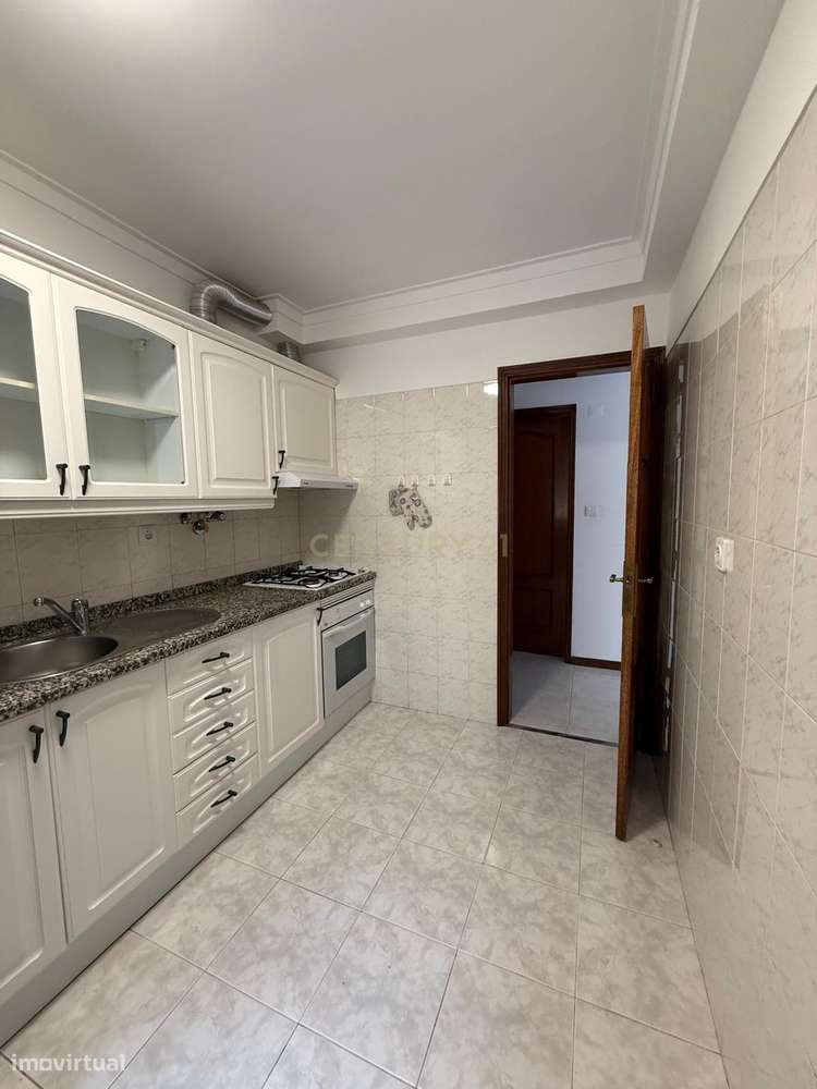 T0 para arrendamento na Tapada das Mercês - Grande imagem: 3/19