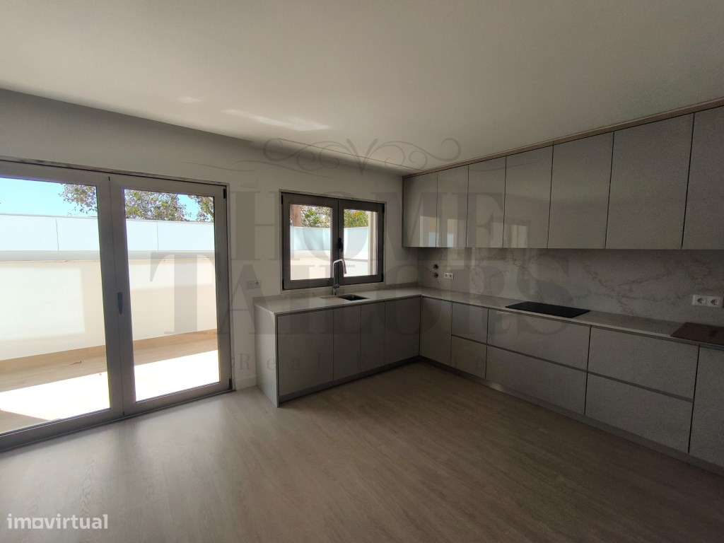 Apartamento T3 com Terraço Privativo e Estacionamento, Perto das Pr... - Grande imagem: 5/18