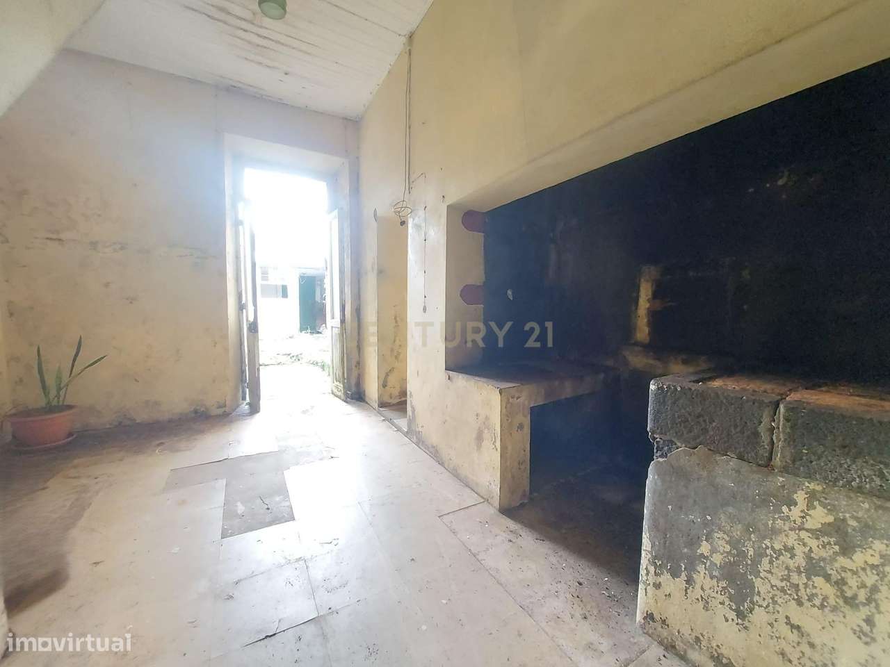 Ruína com Duas Frentes Potencial Único – Centro Histórico da Ribeira G - Grande imagem: 5/21