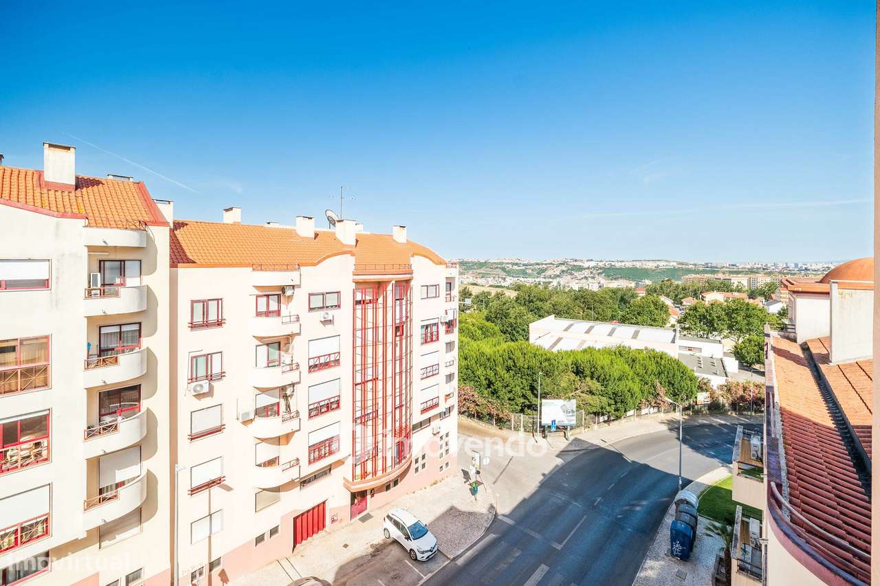 Apartamento T3, com garagem e arrecadação, na Ramada-20