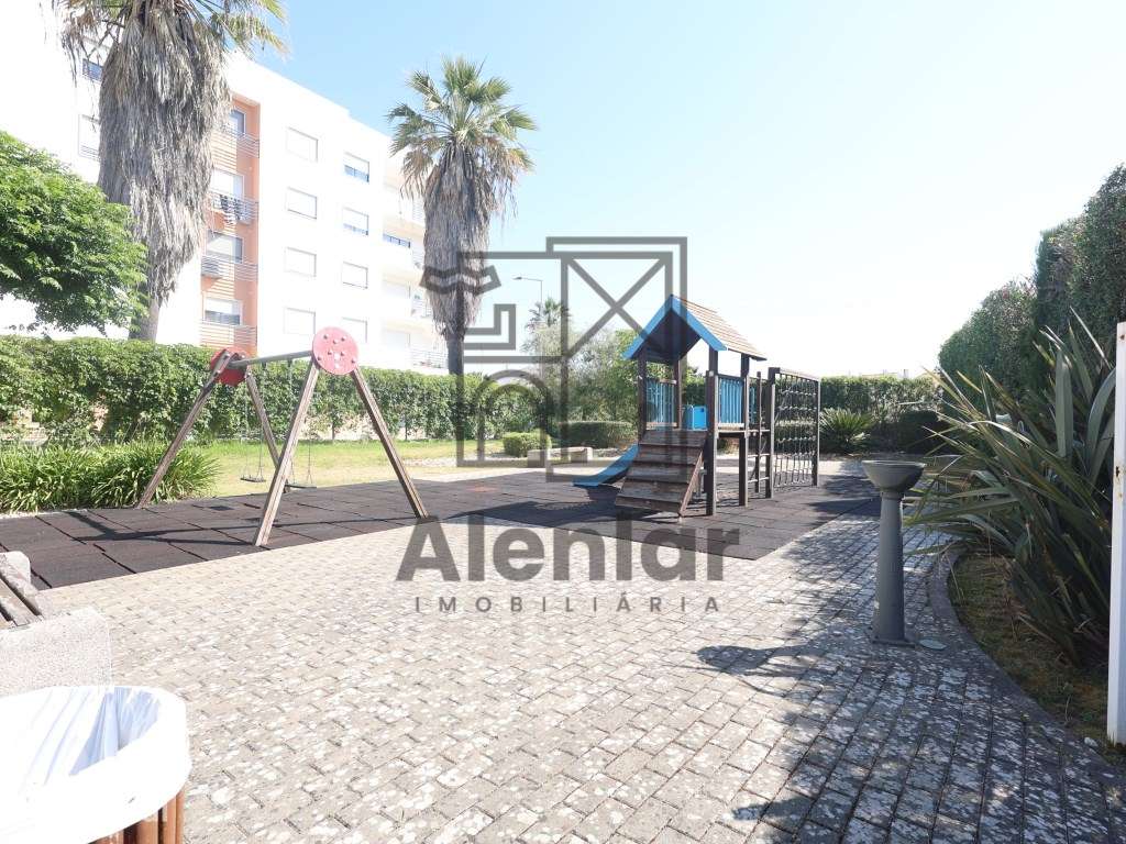 T2 no Carregado - Condominio Fechado-31