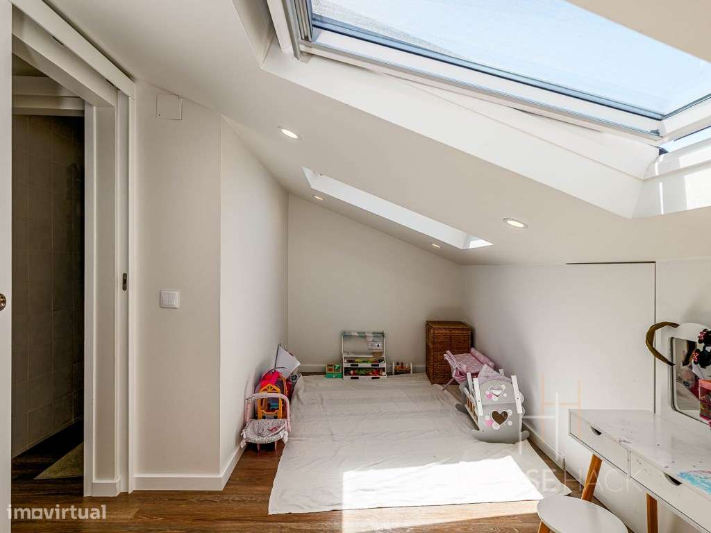 T2+2 Duplex Renovado com parqueamento e arrecadação-32