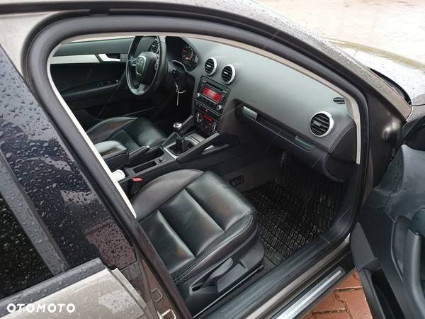 Audi A3 2.0 TDI DPF Ambiente - 9