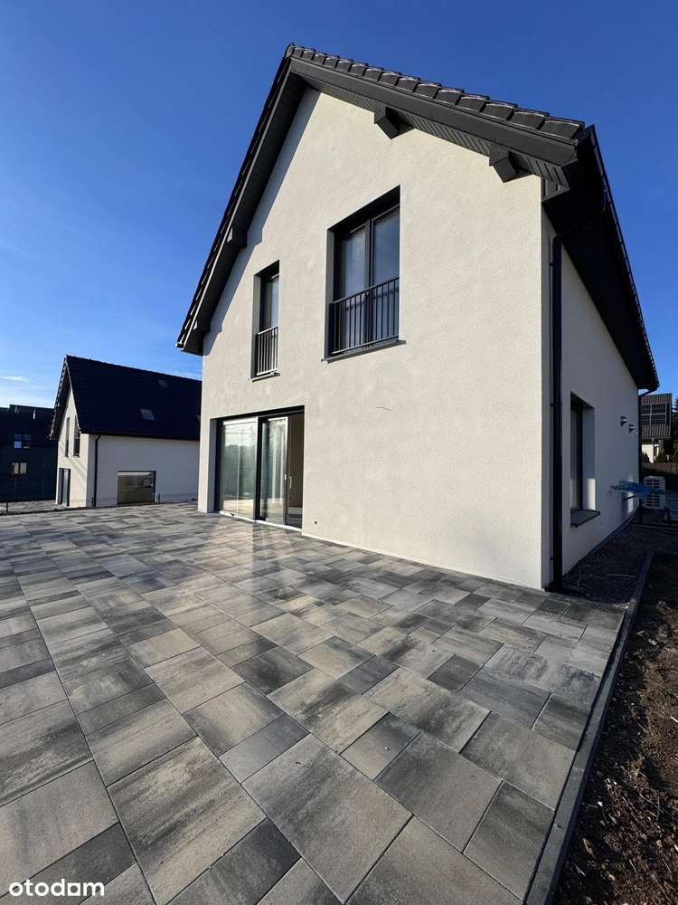 Wolnostojący wygodny dom jednorodzinny w spokojnej okolicy pod miastem-3