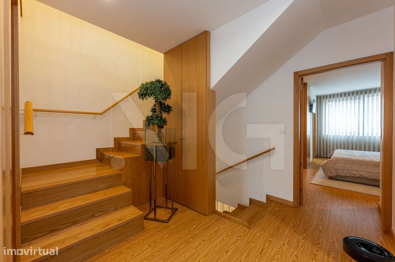 Moradia T3 com pátio, anexos e garagem em Paranhos - Porto-21