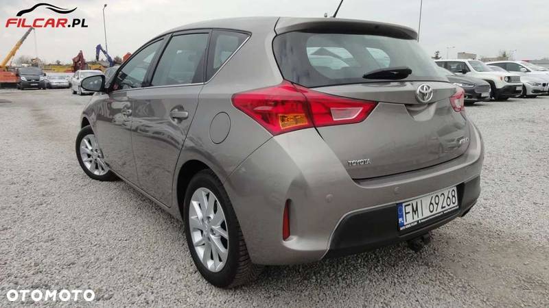 Toyota Auris 1.6 Premium + - 5