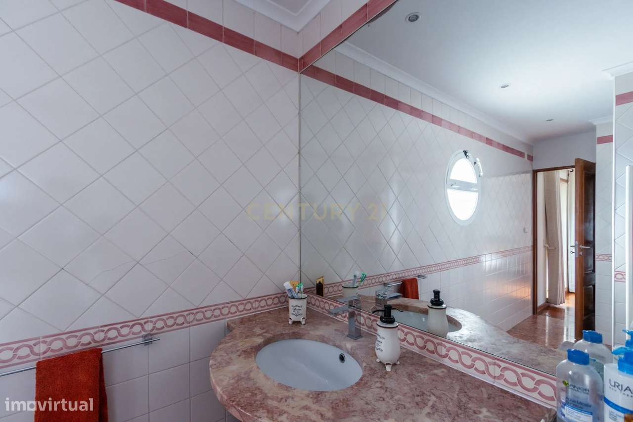 Moradia T4 em Condomínio fechado com Piscina e Ginásio | Cascais-9
