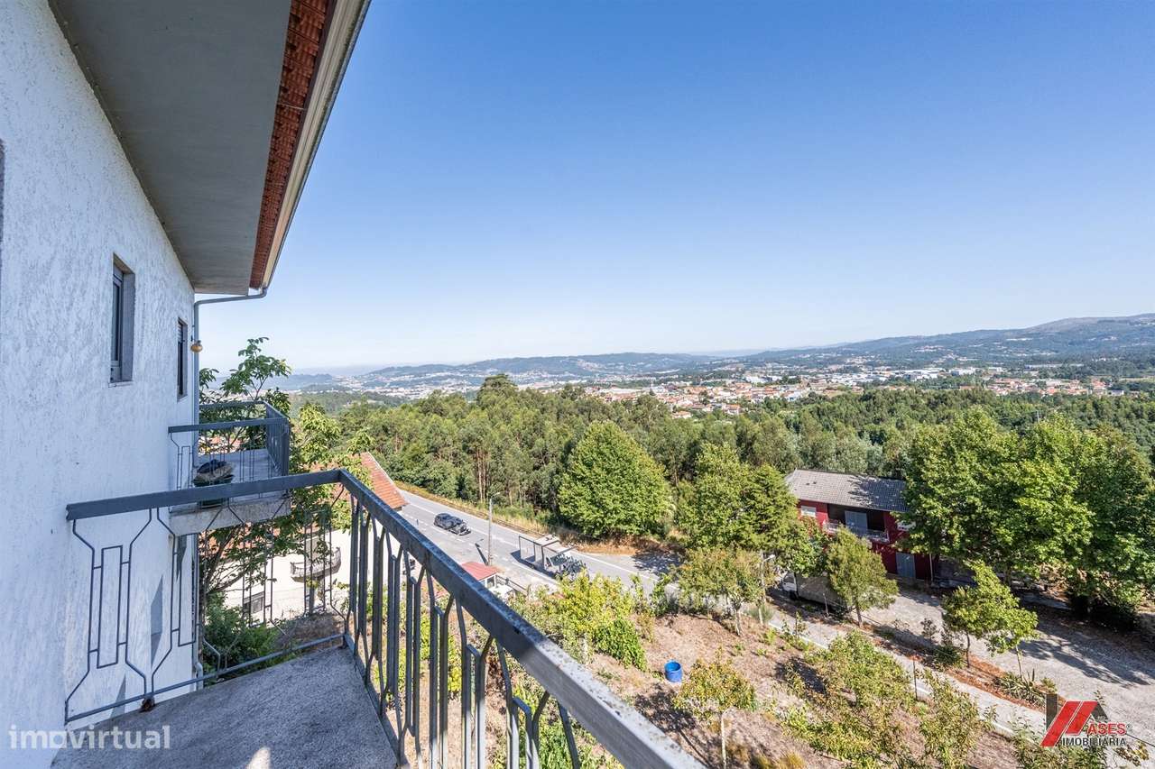 MORADIA INDIVIDUAL T2 COM GARAGEM , TERRENO E VISTAS  FANTÁSTICAS!-15