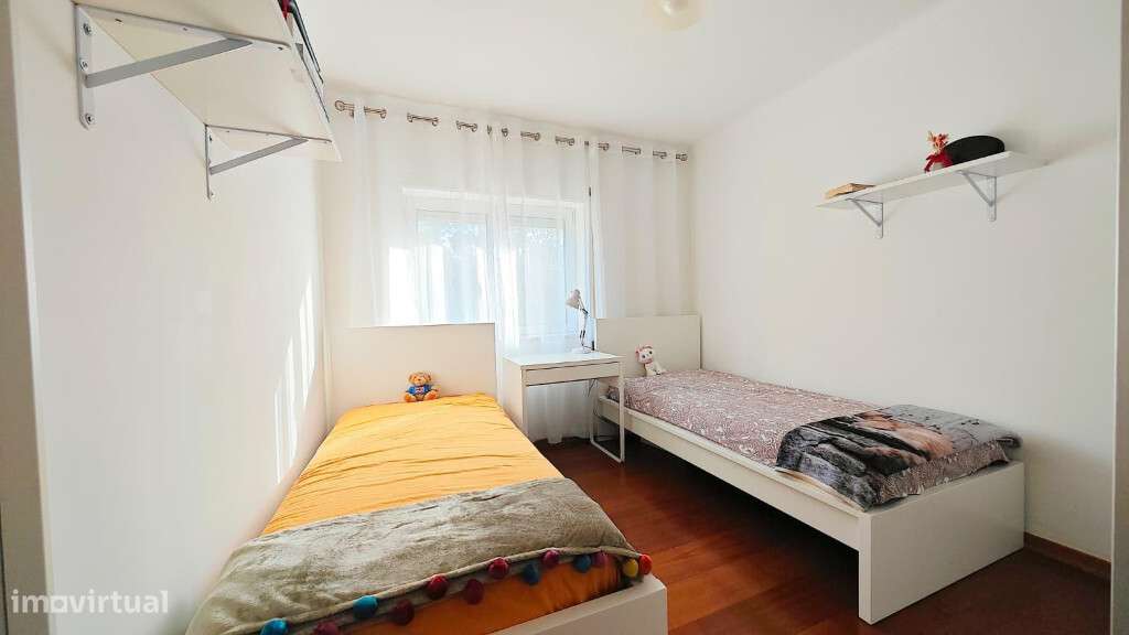 Apartamento T4 com garagem em zona do Tovim-10