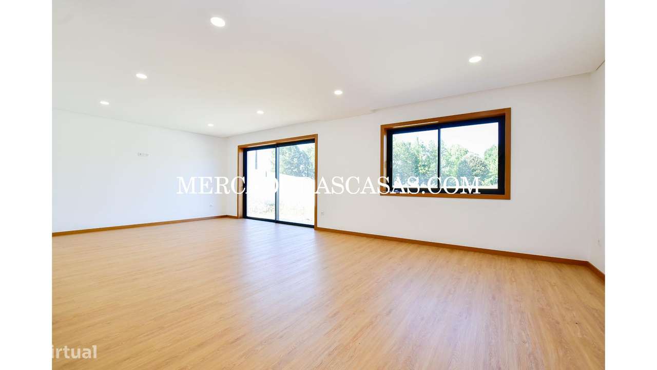 Moradia T3 Nova em S.M.Feira, junto ao castelo-14