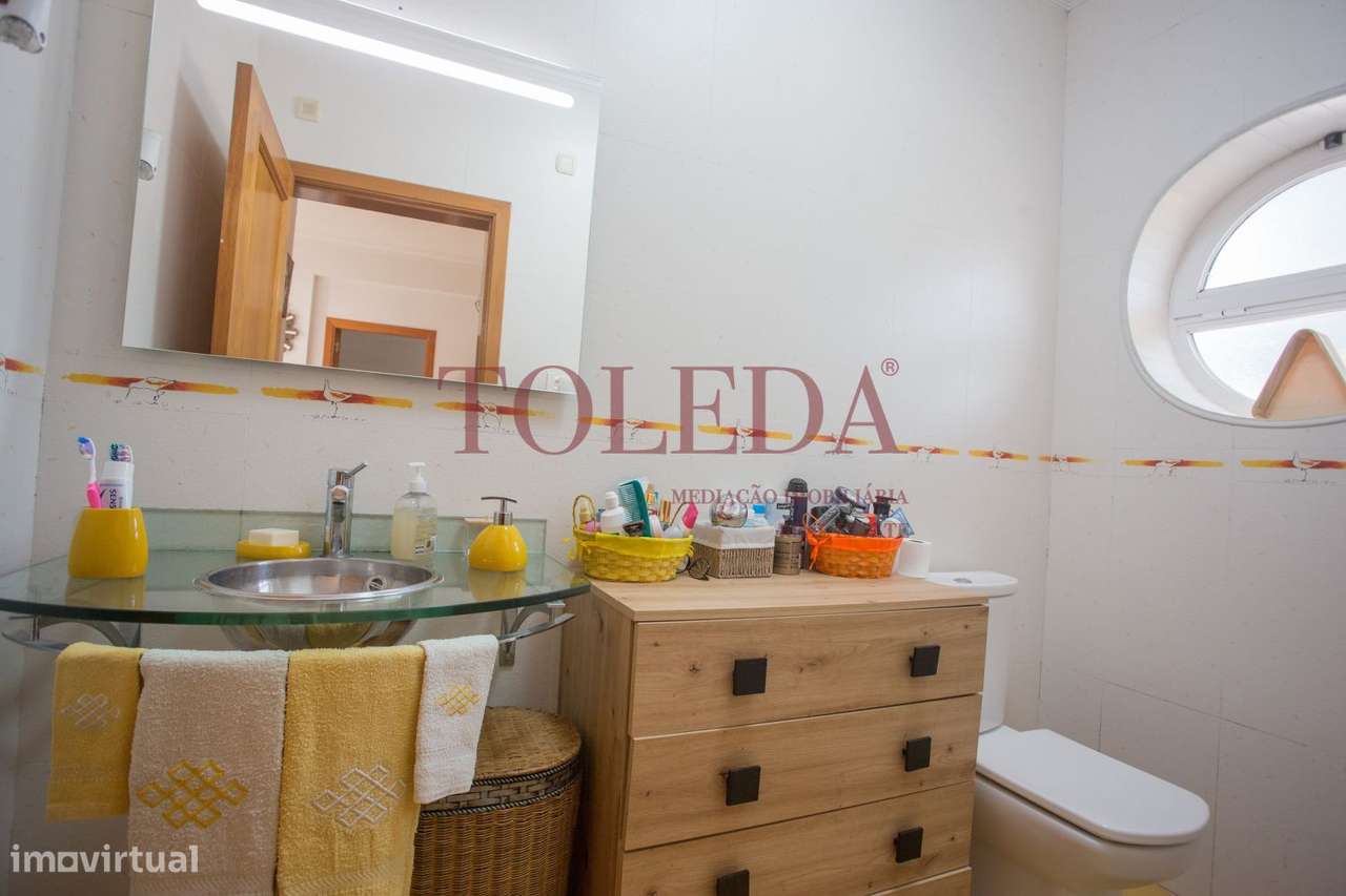 Moradia Isolada T4 em Azeitão com Piscina, Garagem e Churrasqueira-48