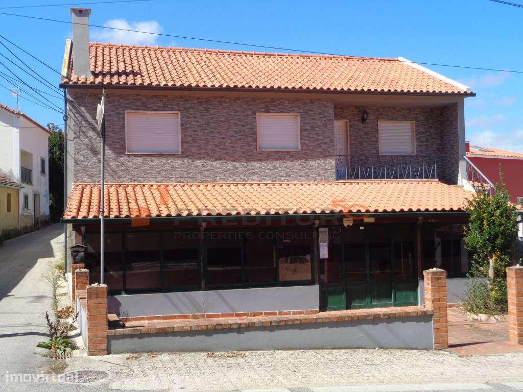 Moradia T3 com R/C destinado a Comércio a 5Kms das Caldas da Rainha-13