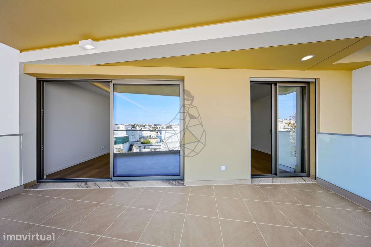 Apartamento com dois quartos , dois lugares de estacionamento e Piscin-11