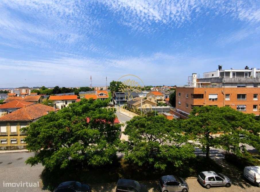 T2+1 Senhora da Hora, com lugar de garagem e arrumo.-11