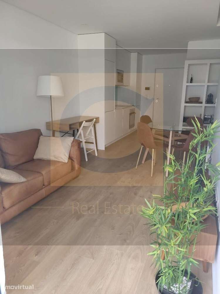 EQUIPADO E MOBILADO - ÓTIMO T1 - Lugar de garagem - Grande imagem: 5/27