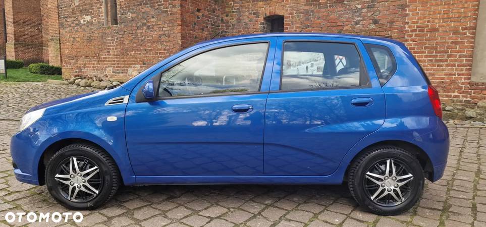 Chevrolet Aveo 1.2 16V Base / Classic - 32