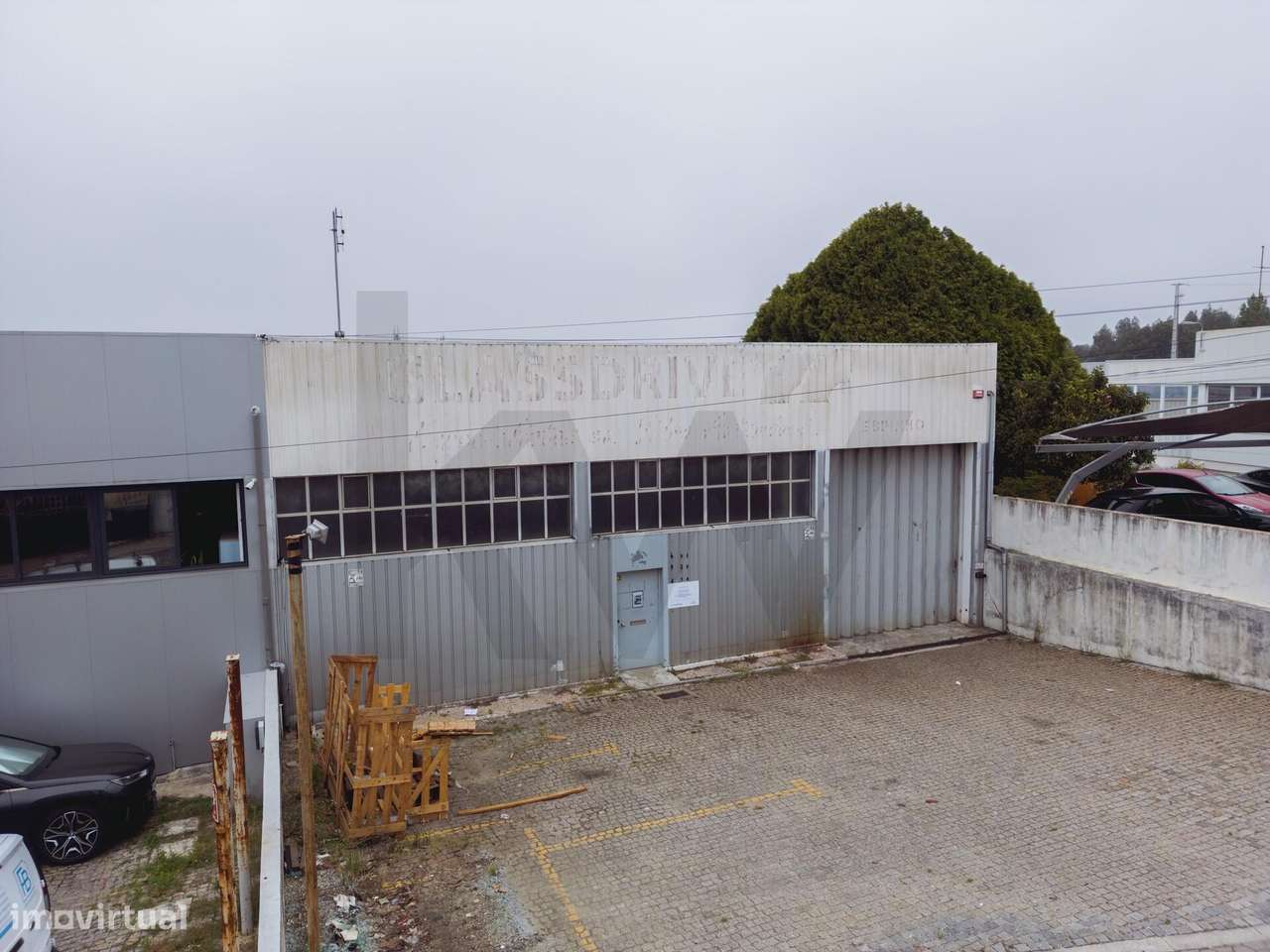 **Armazém com logradouro na Zona Industrial de Serzedo, Vila Nova de G-21