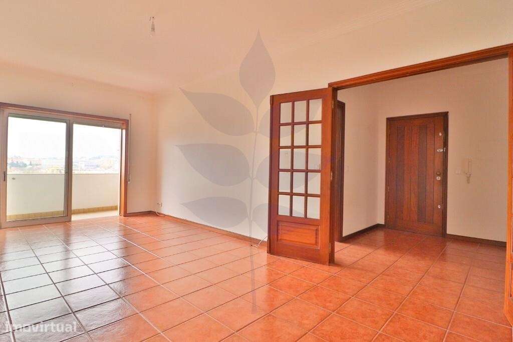 Arrendamento Apartamento T3 - Zona das Camélias - Grande imagem: 2/27