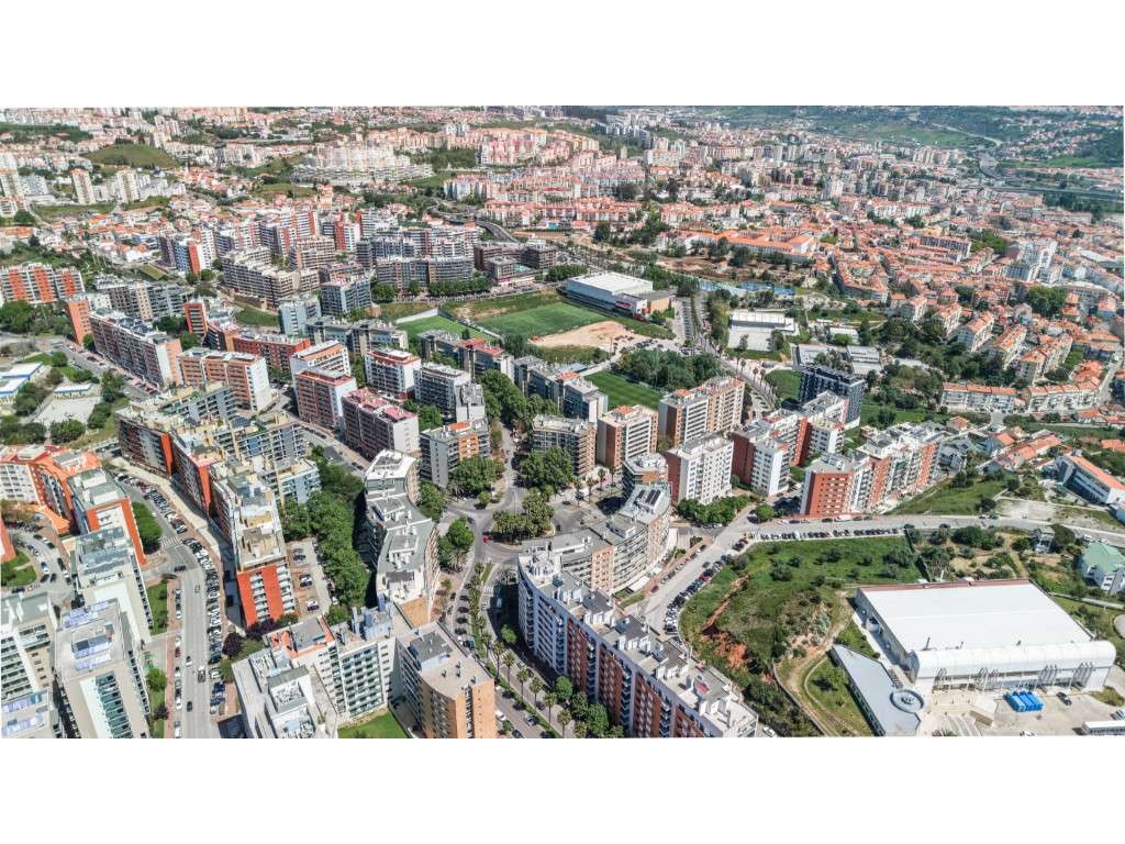 T3 com garagem e varanda com 23m2 - Colinas do Cruzeiro, Odivelas-31