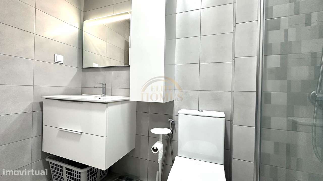 T2 Remodelado com Vista Desafogada, em Linda-a-Velha.-16