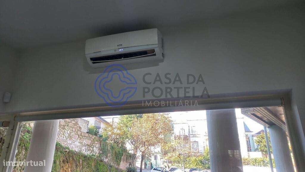 Loja com estação de metro proximo, montra, parque de estacionamento  t - Grande imagem: 4/15