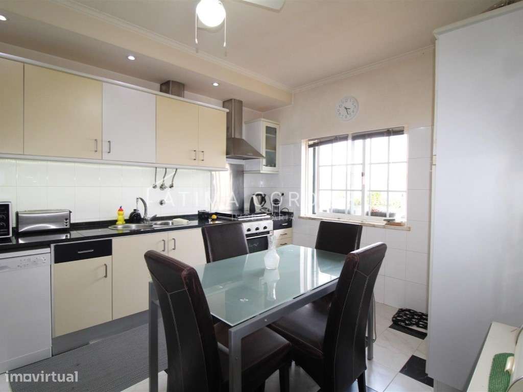 Excelente Moradia T3+1 com garagem em zona privilegiada-8