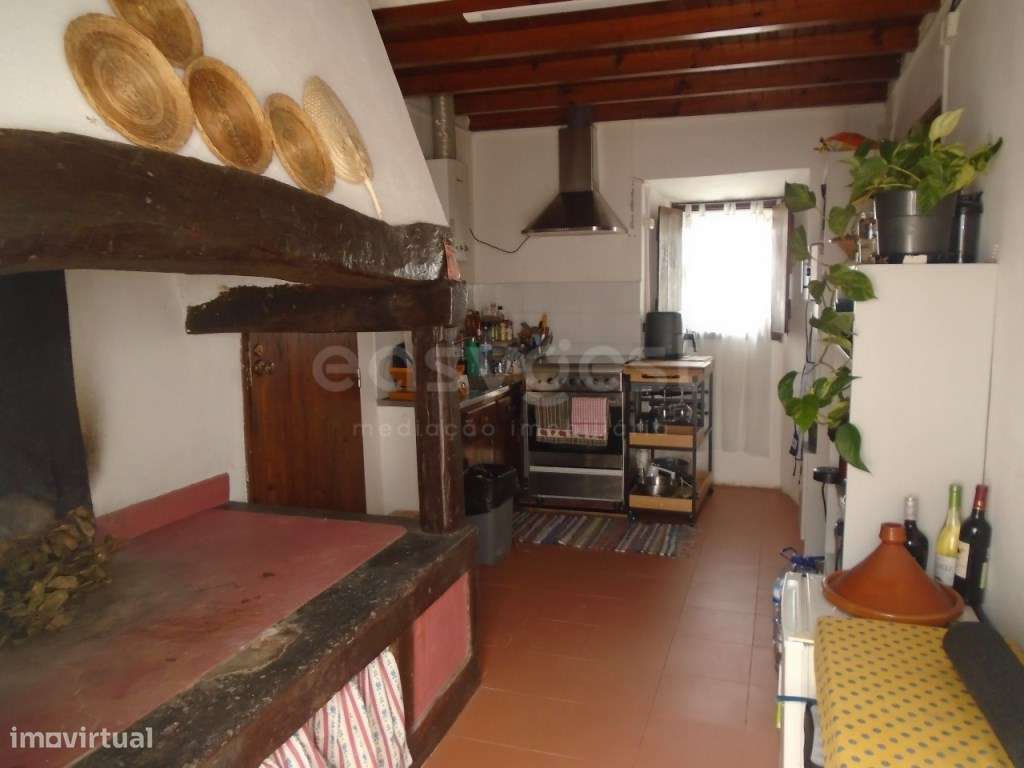 Moradia T2 com Logradouro e anexos em Carvalhal de Turquel - Grande imagem: 2/25