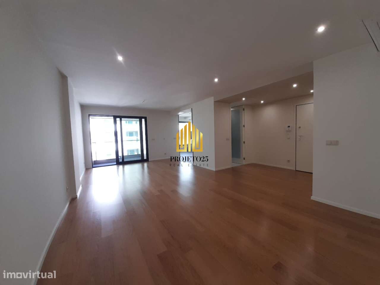 T3 NOVO de Luxo com área bruta de 170m2, junto ao centro e ao Metro!-8