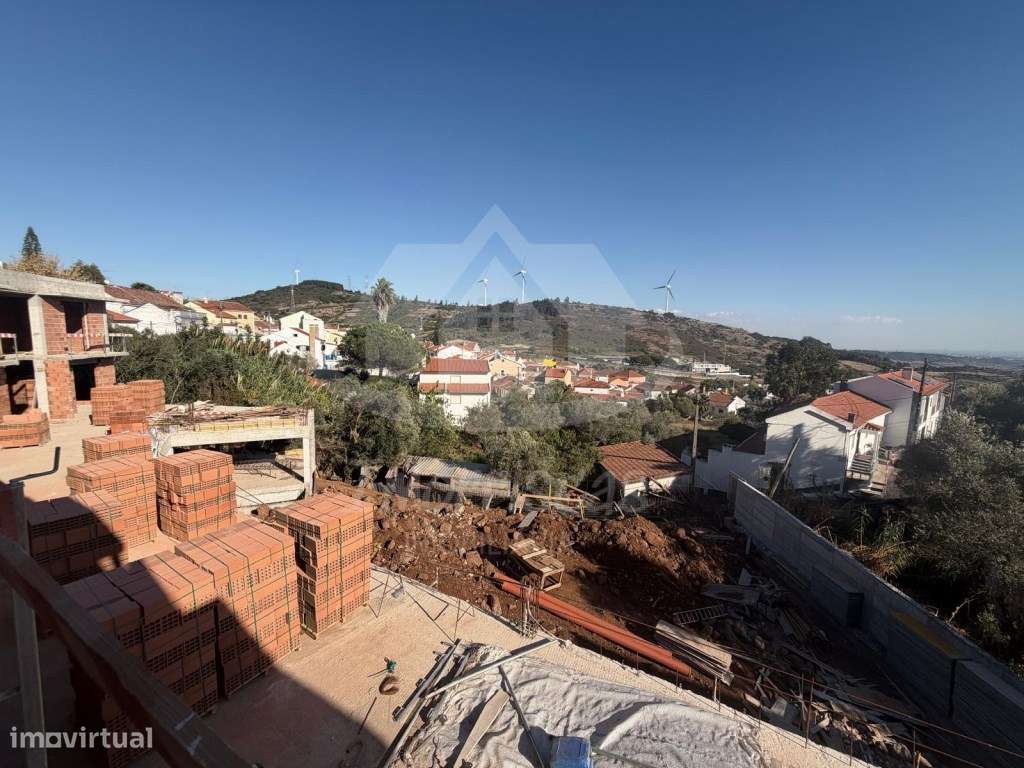 Moradia T3 em condomínio fechado com logradouro e piscina em Fanhõe...-23
