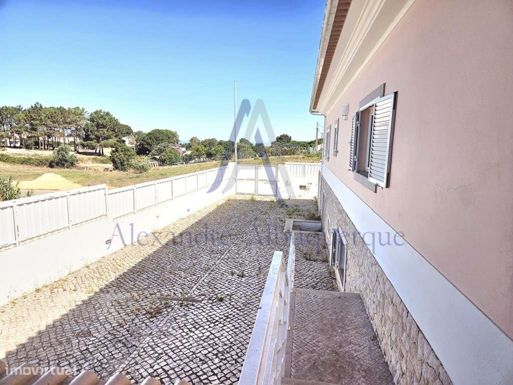 Moradia Isolada com Piscina T3+2-54