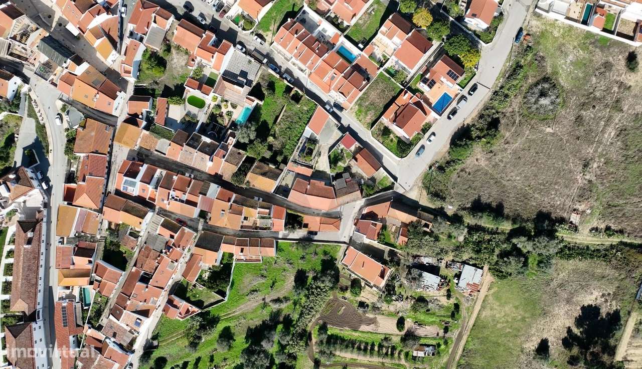 Casinha Rústica na Zona Histórica de Melides — Potencial, charme e vis-14