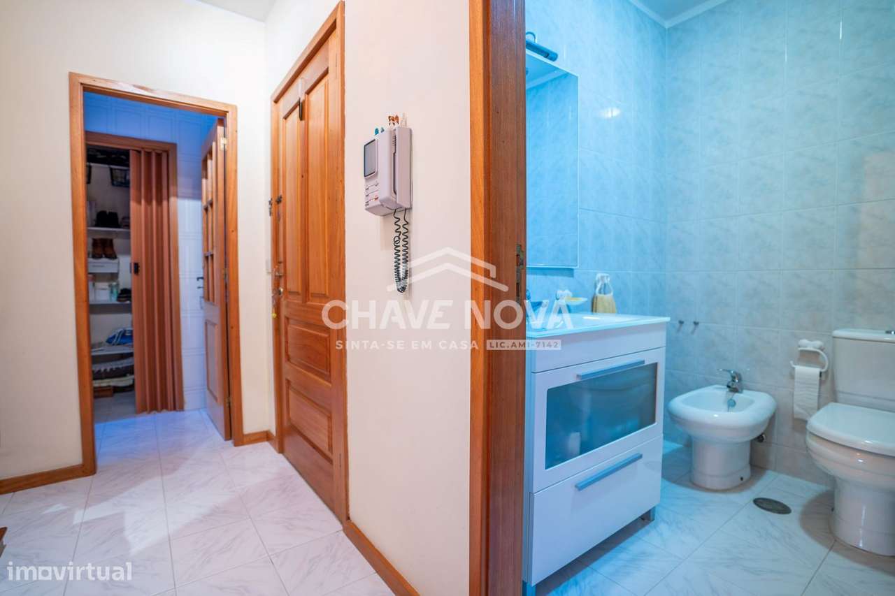 Apartamento T2 Usado em otimo estado em Oliveira do Douro-5